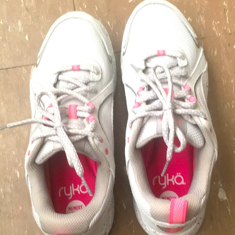 NWOB Ryka Sky Trail Walking Sneakers
